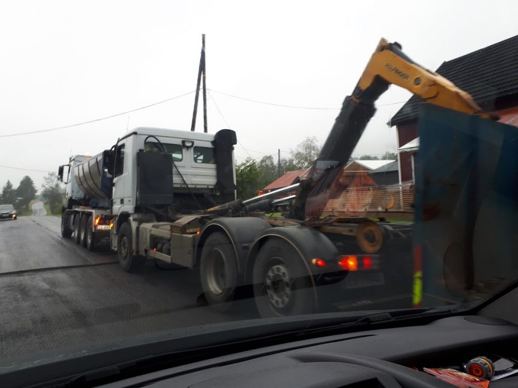 Trafikk-kaos i Holmenbyen på mårran i dag.